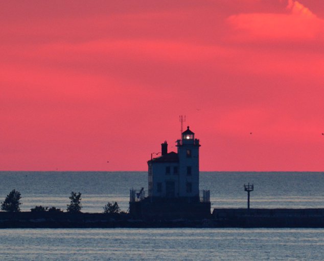 Fairport-Harbor-Lakefront-Park-lighthouse-at-dusk-634x512