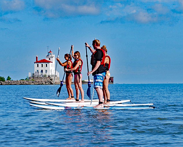 Fairport-Harbor-Lakefront-Park-paddleboard-634x512